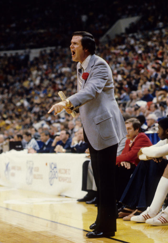 Denny Crum signed Louisville Cardinals Basketball Coaching 8x10 Photo-  Pristine Auctions LOA