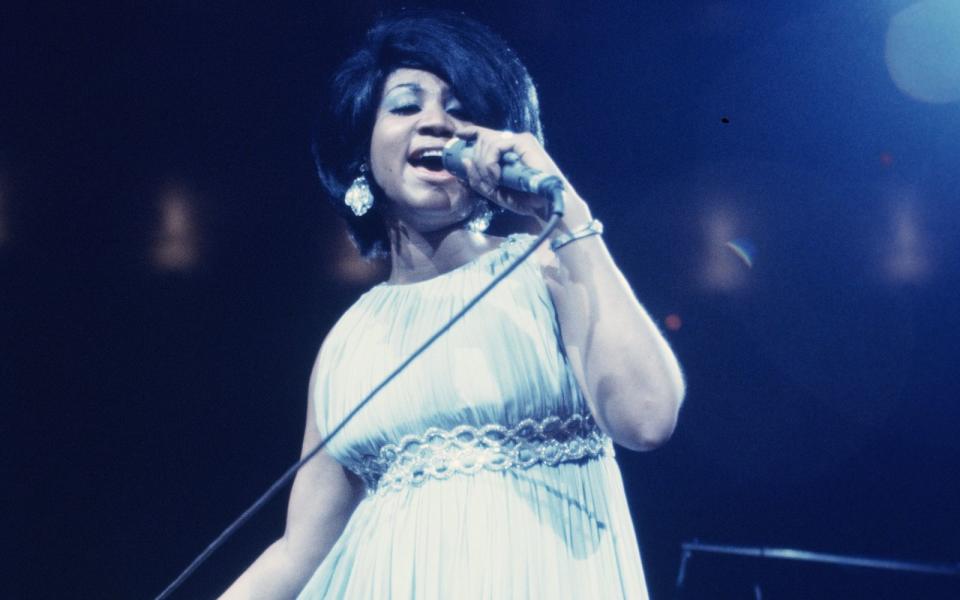 Auch wenn es am Ende doch nicht für einen Oscar gereicht hat: Hudsons schauspielerische und gesangliche Leistungen begeisterten Aretha Franklin (Bild von einem Live-Auftritt 1968). Dass die Schauspielerin ihr nicht unbedingt ähnlich sieht, war dementsprechend wohl zweitrangig bei der Besetzung. (Bild: Iooss Jr./Getty Images)