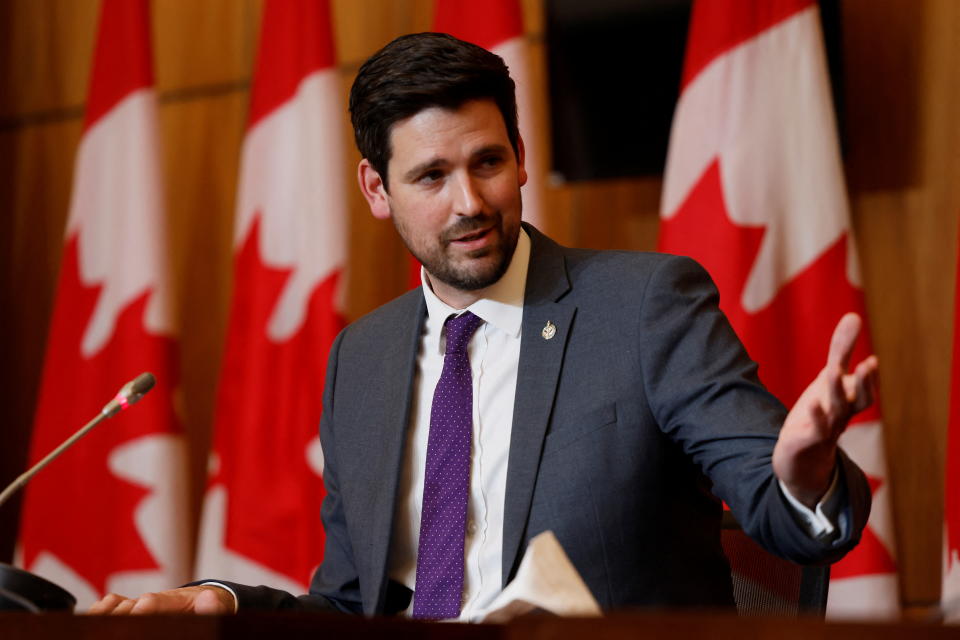 Canada&#x002019;s Minister of Immigration, Refugees and Citizenship Sean Fraser attends a press conference with United Nations High Commissioner for Refugees Filippo Grandi in Ottawa, Ontario, Canada April 6, 2022. REUTERS/Blair Gable