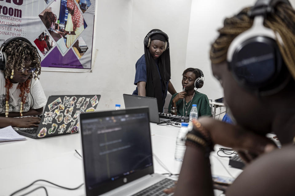 Aminata "Myamy TheAyGirl" Thiam, 31years - Old, center, instructs a student 30 years old Julia Sall, at a beat making class for women in Dakar, Senegal, Wednesday, Aug. 14, 2024. Aminata Thiam is Senegal's first female beatmaker. (AP Photo/Annika Hammerschlag)