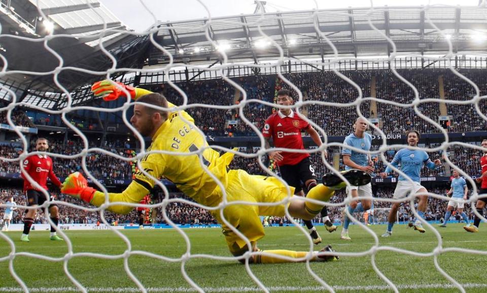 Erling Haaland scores Manchester City’s fifth goal past United’s David de Gea.