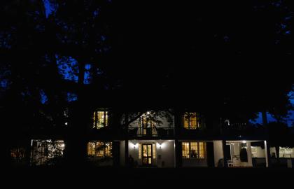 AUGUSTA, GA - APRIL 09: The clubhouse is seen before the start of the first round of the 2015 Masters Tournament at Augusta National Golf Club on April 9, 2015 in Augusta, Georgia. (Photo by Ezra Shaw/Getty Images)