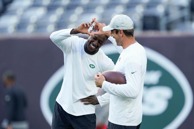 Aaron Rodgers and Sauce Gardner Handshake New York Jets shirt