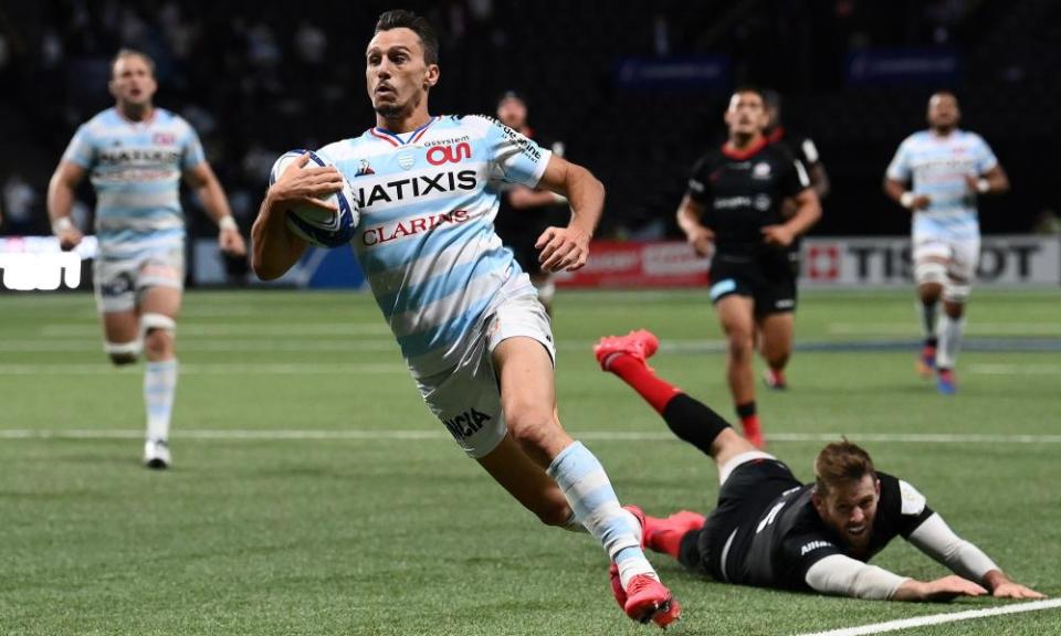 Juan Imhoff runs through the Saracens defence to score his late try for Racing 92