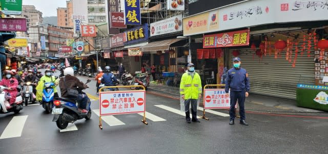 春節期間三峽鶯歌地區的風景區、市場及各大人流聚集處，三峽警分局特別規劃一系列的交通疏導暨管制勤務。（三峽警分局提供）