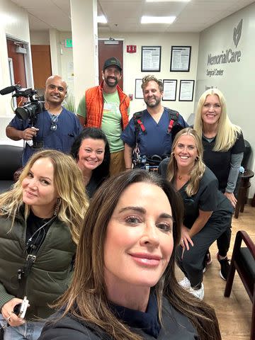 Kyle Richards poses with Morgan Wade's mom Robin and members of the Mission Plasticos team.