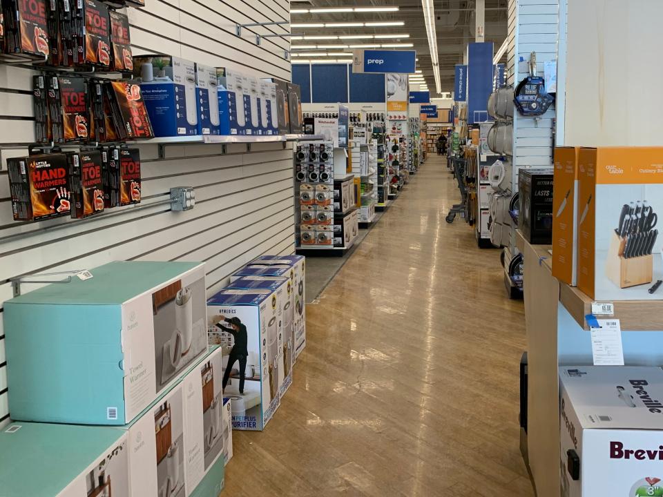 Bed Bath and Beyond aisles