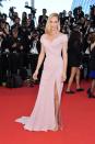 <p>Uma chose a dusky pink Atelier Versace gown featuring everyone’s favourite thigh-high slit.<br><i>[Photo: Getty]</i> </p>