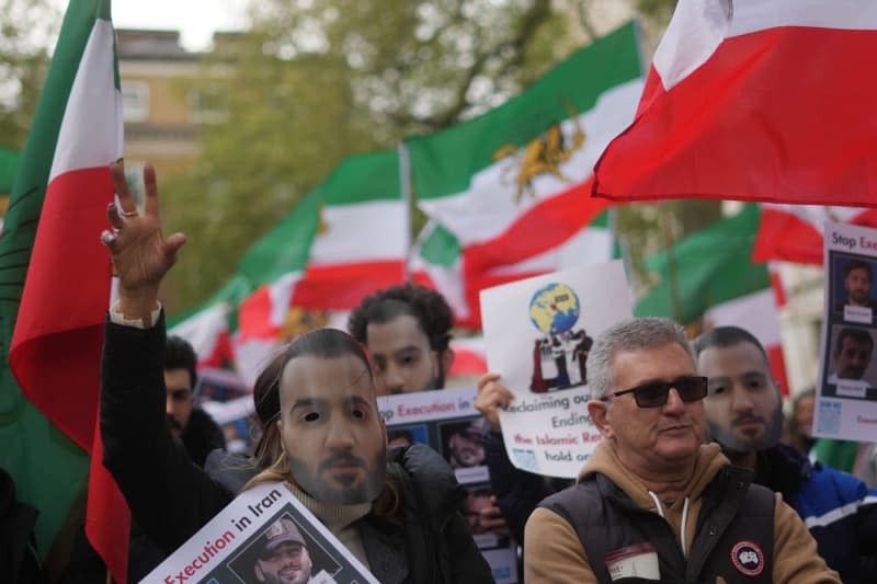 People take part in a protest opposite Downing Street, against Iranian rapper Toomaj Salehi being sentenced to death in Iran in connection to his support for the Woman, Life, Freedom movement. Jeff Moore/PA Wire/dpa