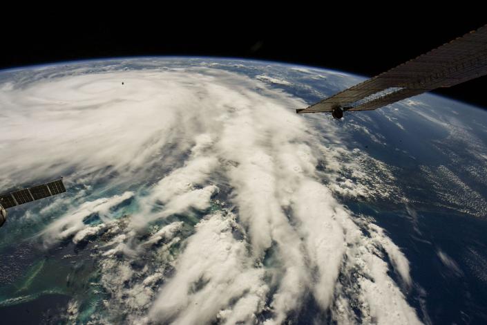 ouragan tourbillonnant sur la planète