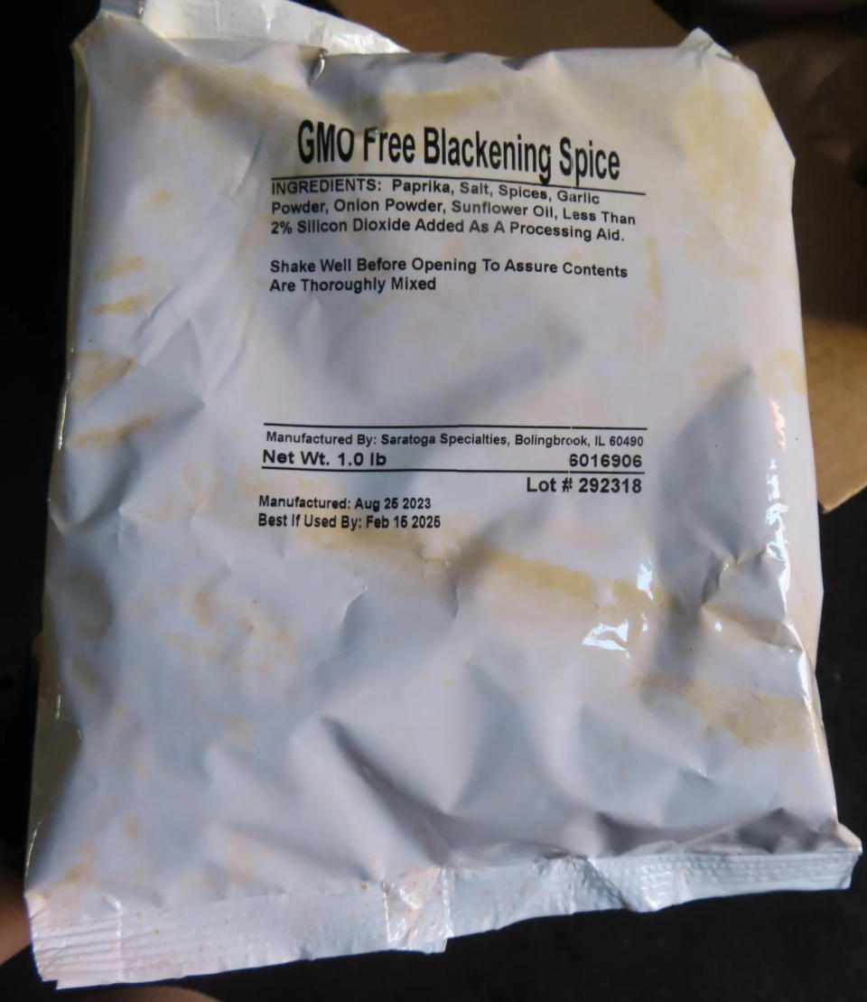 <strong>美國進口「紐奧良辣味調味包(259704 TGIF BLACKENING SPICE GMO FREE 20/1 LB (D))」檢出農藥殘留含量不符規定。（圖／食藥署）</strong>