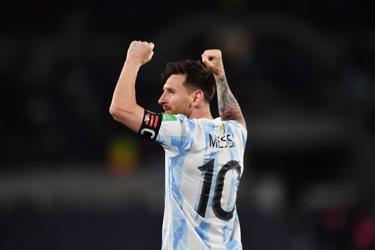 Lionel Messi festejando con la camiseta del seleccionado argentino.