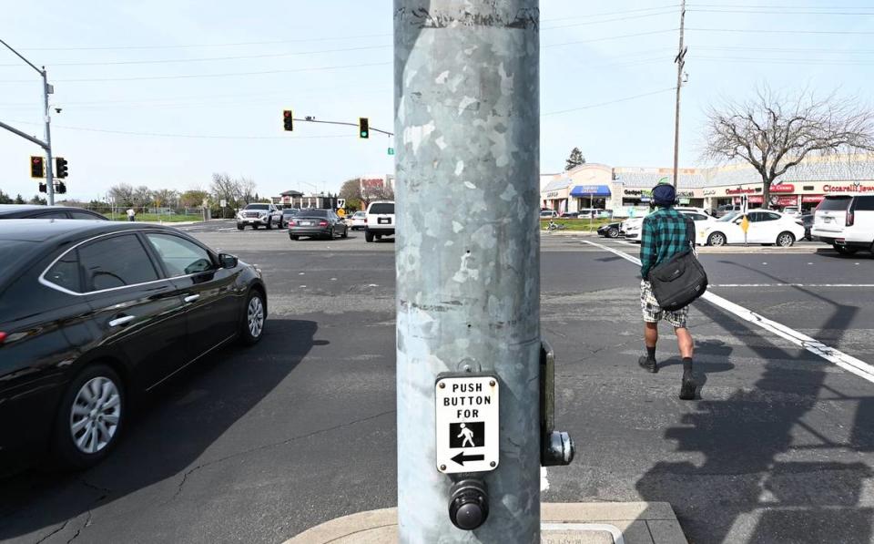 A pedestrian crosses Standiford Avenue on Sisk Road in Modesto, Calif., Saturday, March 9, 2024. Andy Alfaro/aalfaro@modbee.com