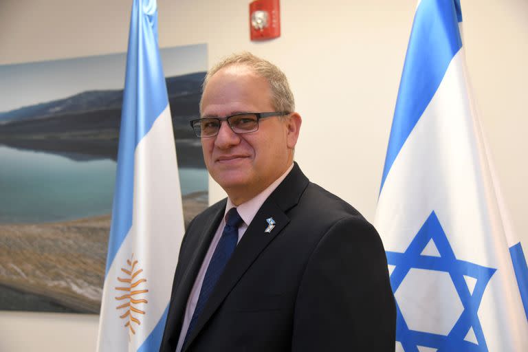 El embajador de Israel, Eyal Sela: "Los atentados a la AMIA y la embajada son una herida todavía abierta para Argentina y para Israel"