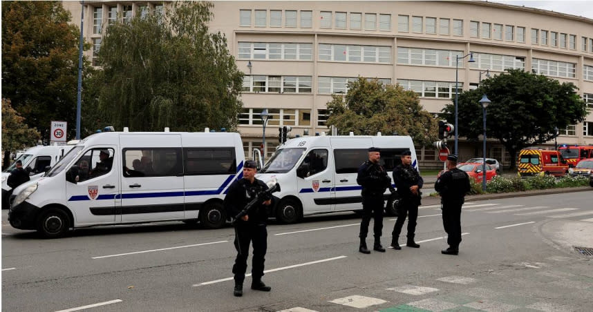 法國一所高中13日爆發持刀砍殺案導致1死3傷，當局也證實該起事件與以巴衝突有關。（圖／達志／路透社）