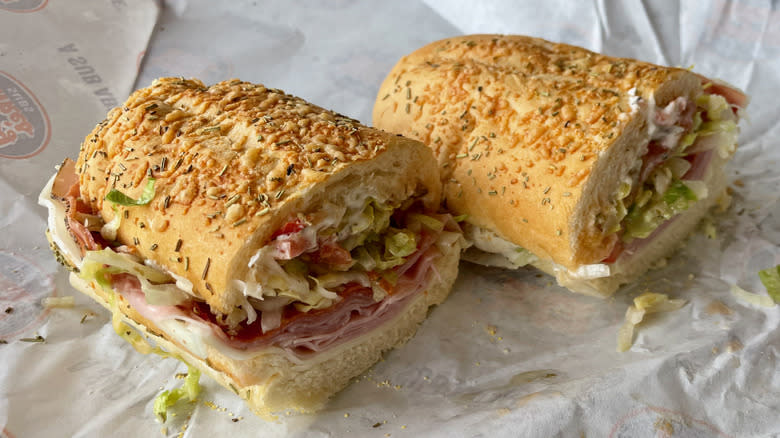 Three-quarter-view sandwich