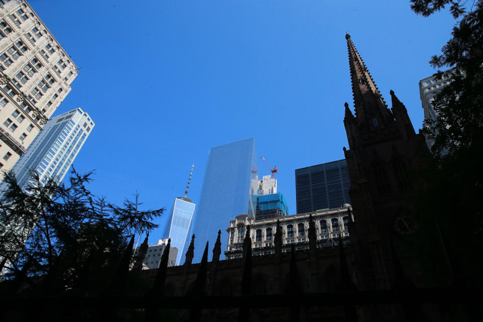 <p>Antes de los ataques, podían observarse las dos torres en esta misma vista desde el cementerio Trinity Church en la parte baja de Manhattan. Tomada el 29 de agosto de 2016. (Gordon Donovan/Yahoo News)</p>