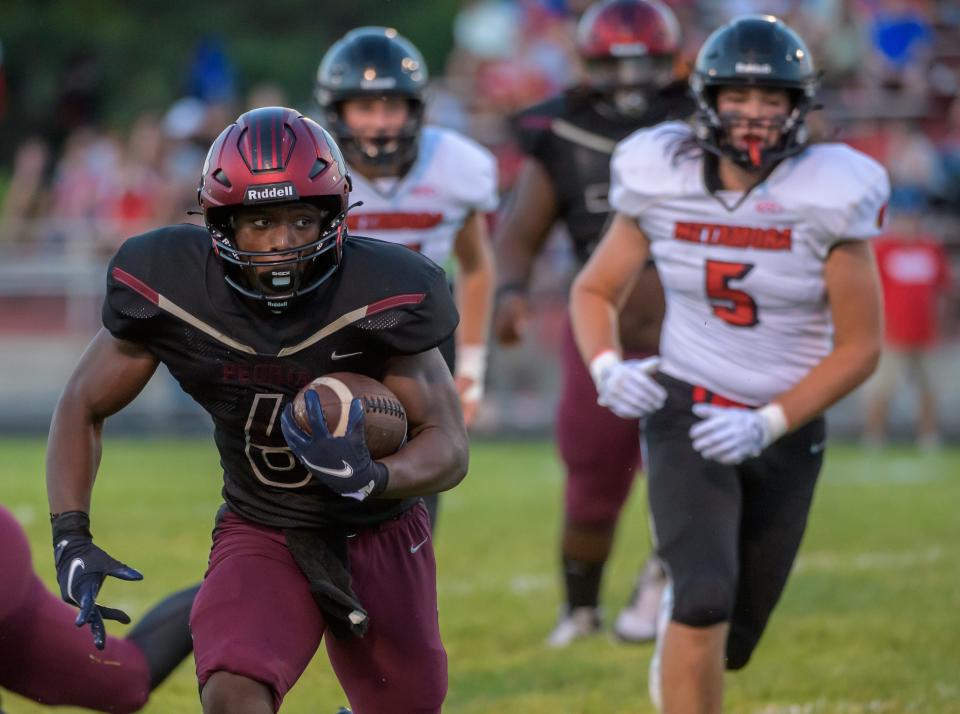 Peoria High's Malachi Washington (6) looks for a way through the Metamora defense in the first half Friday, Aug. 26, 2022 at Peoria Stadium.