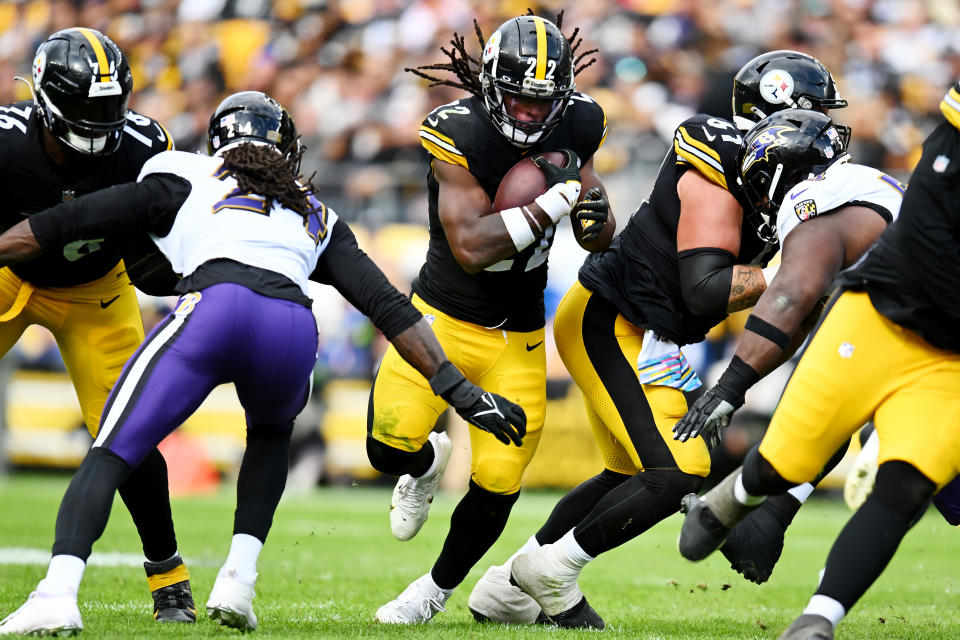 PITTSBURGH, PENNSYLVANIA – OCTOBER 08: Najee Harris #22 of the Pittsburgh Steelers runs the ball during the fourth quarter against the Baltimore Ravens at Acrisure Stadium on October 08, 2023 in Pittsburgh, Pennsylvania. (Photo by Joe Sargent/Getty Images)