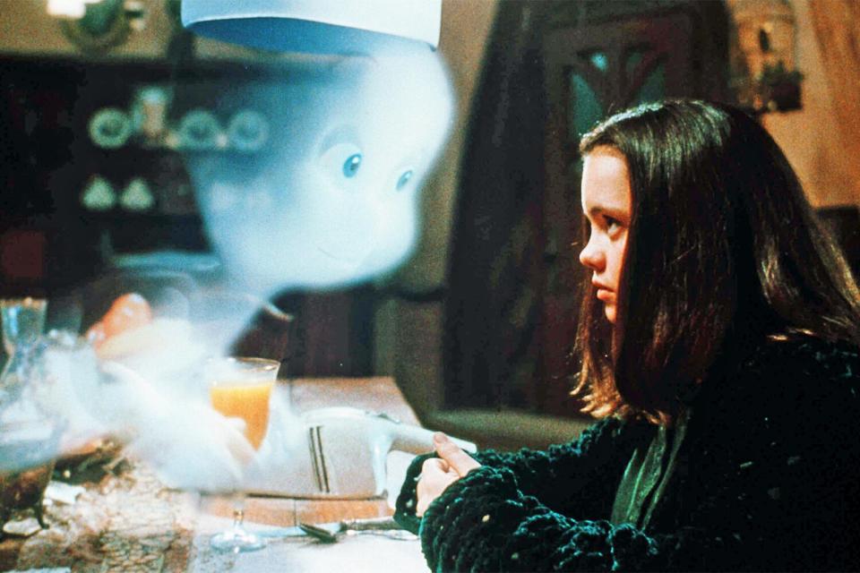 Editorial use only. No book cover usage. Mandatory Credit: Photo by Amblin/Kobal/Shutterstock (5875743g) Christina Ricci Casper - 1995 Director: Brad Silberling Amblin USA Scene Still Casper le petit fantôme