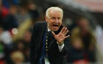 Übertroffen hat dieses Erregungsniveau im deutschen Fußball nur einer. "Was erlaube Struuunz", "Flasche leer", "Habe fertig": Der liebenswerte Italiener Giovanni Trapattoni hatte als Trainer beim FC Bayern München überschaubaren Erfolg. Aber seine vulkanartige Wut-PK vom 10. März 1998 ging in die Fußballgeschichte ein. (Bild: Mike Hewitt/Getty Images)