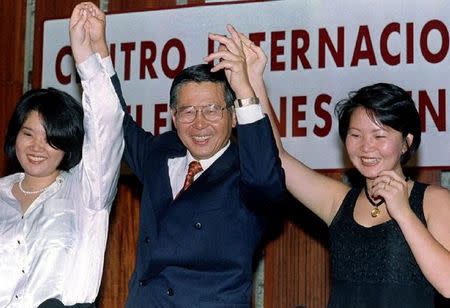 FILE PHOTO: Peruvian President Alberto Fujimori celebrates his reelection with his daughters Keiko Sofia (L) and Sachi Marcela in Lima, Peru, April 9, 1995. REUTERS/Mariana Bazo/File Photo