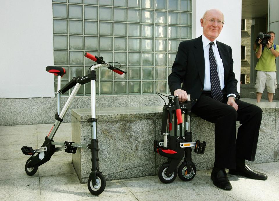 At the Design Museum in London in 2006 at the press launch of his A-Bike: an electric version followed in 2015 - Adrian Dennis/AFP