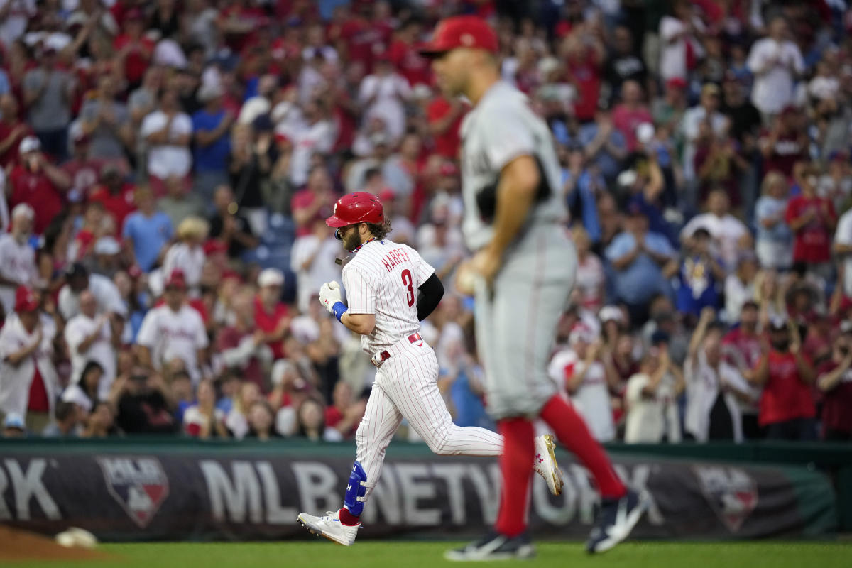 Bryce Harper's called shot for Phillies rookie Bryson Stott's walk-off home  run vs. Angels