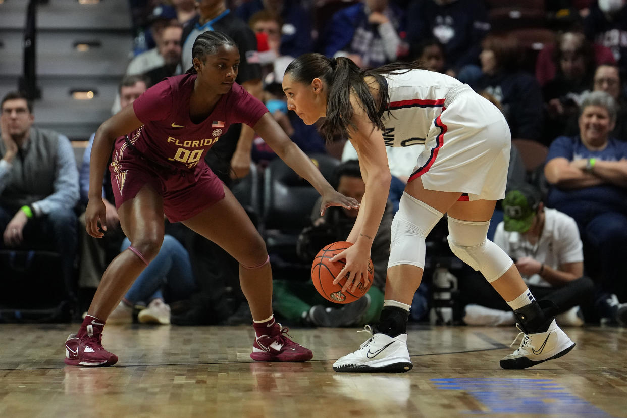 Florida State freshman Ta’niya Latson defends UConn's Nika Mühl during the first half of a women's college basketball game at Mohegan Sun Arena in Uncasville, Connecticut, on Dec 18, 2022. (Joe Buglewicz/Getty Images)