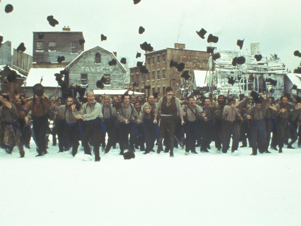 Daniel Day-Lewis (centre) leads the Natives in ‘Gangs of New York’ (Moviestore/Shutterstock)