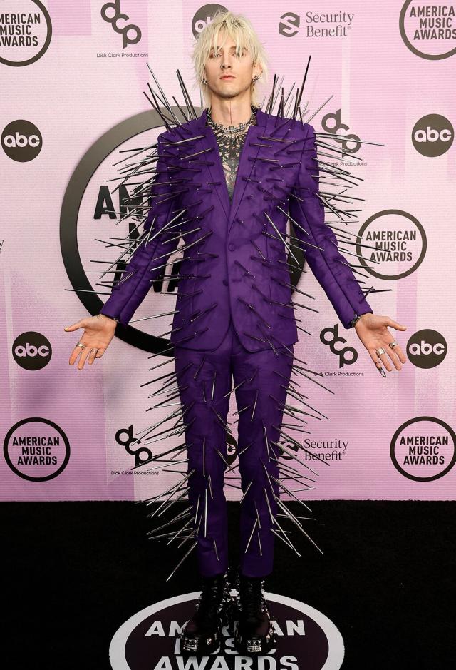 Machine Gun Kelly Says He Got Dressed in the AMAs Parking Lot