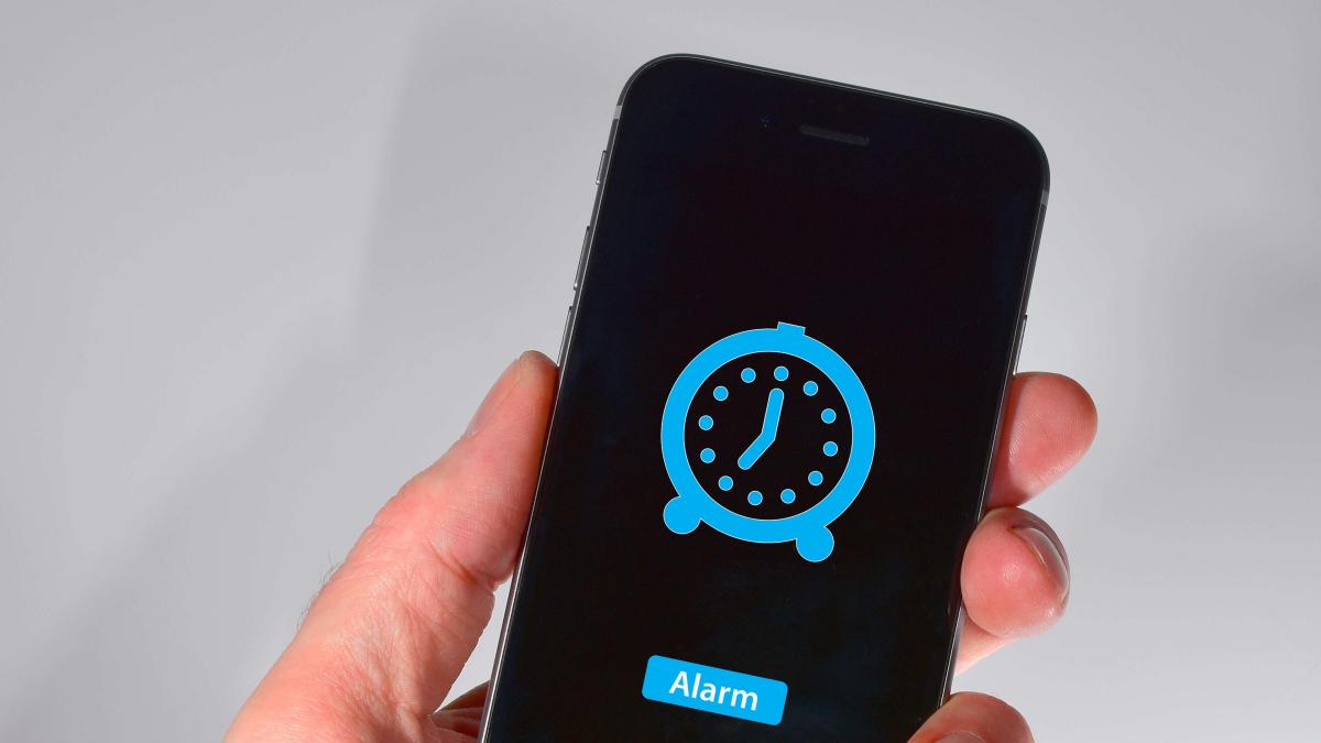 Apple working to fix iPhone alarm issue
