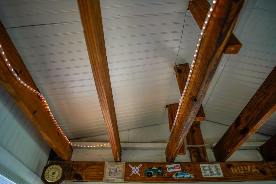 Wood lit panels are seen on the ceiling