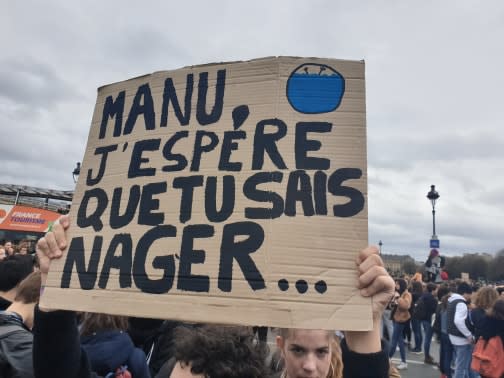 <p>“Manu, j’espère que tu sais nager” </p>