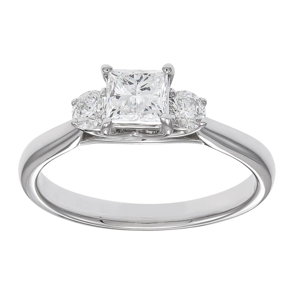 1 cttw Princess-Cut Diamond Engagement Ring. Image via Welry.
