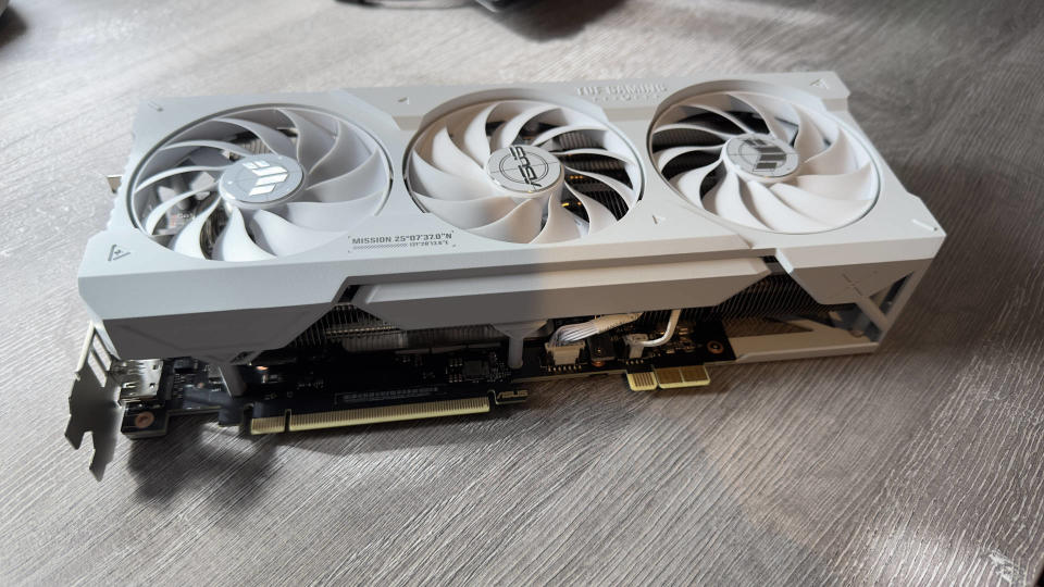 Asus TUF Gaming GeForce RTX 4070 Ti Super BTF White OC Edition graphics card