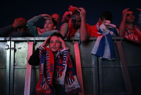 Atletico Madrid's fans react during Champions League final soccer match between Atletico Madrid and Real Madrid soccer match, at a public screening in Lisbon May 24, 2014. REUTERS/Rafael Marchante