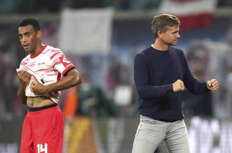 Jesse Marsch, dirigiendo el Leipzig alemán, reemplazaría a Bielsa en Leeds. 