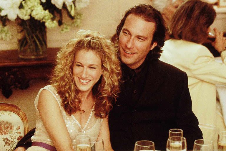 Sarah Jessica Parker y John Corbett en una escena de Sex and the City