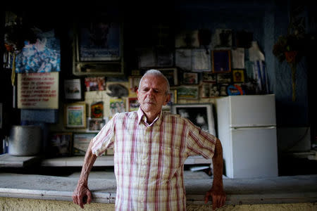 Former rebel Alejandro Ferraz, 94, poses for a photo in Havana, Cuba, April 11, 2018. REUTERS/Alexandre Meneghini