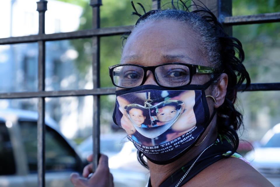 Shelia Bradley-Smith's great-nieces Tionda and Diamond Bradley disappeared from the Lake Grove Village Apartments on Chicago's South Side 20 years ago.