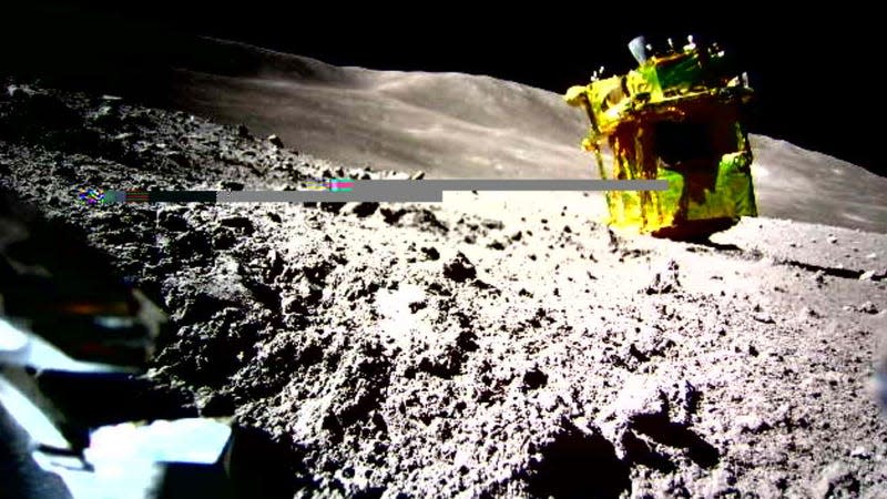 JAXA’s SLIM lander ended up in a rather awkward position on the Moon. - Image: JAXA