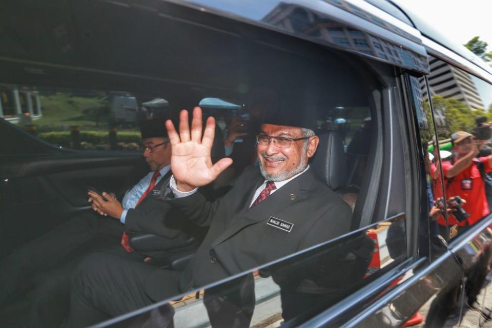 Khalid Abdul Samad arrives at Istana Negara February 26,2020. — Picture by Ahmad Zamzahuri