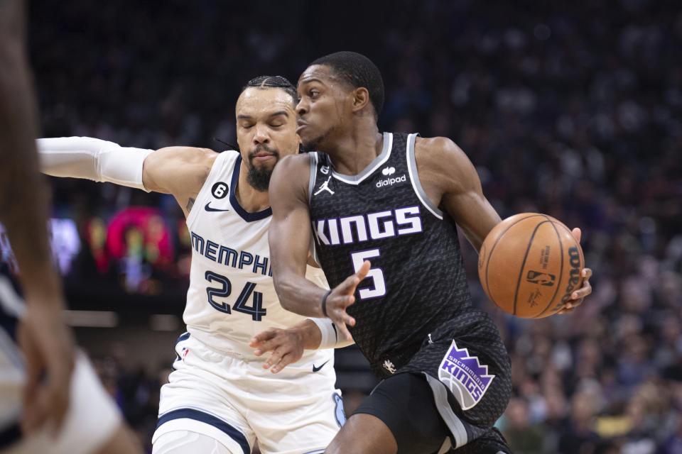 Sacramento Kings guard De'Aaron Fox (5) drives to the basket past Memphis Grizzlies forward Dillon Brooks (24) in the first quarter of an NBA basketball game in Sacramento, Calif., Thursday, Oct. 27, 2022. (AP Photo/José Luis Villegas)