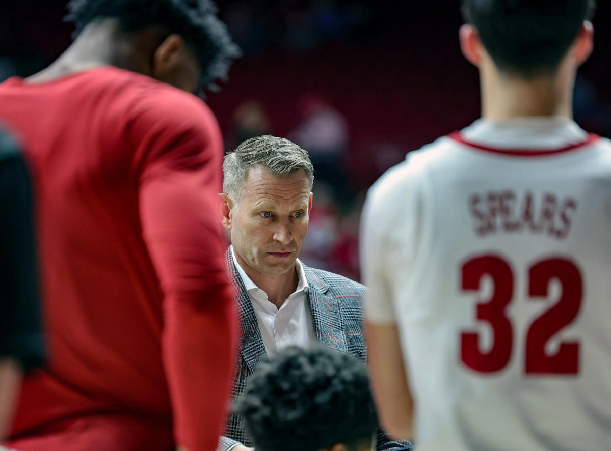 Alabama coach Nate Oats apologized for shoving Missouri’s Aidan Shaw during altercation