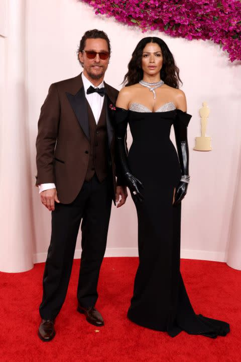 HOLLYWOOD, CALIFORNIA – MARCH 10: (L-R) Matthew McConaughey and Camila Alves McConaughey attend the 96th Annual Academy Awards on March 10, 2024 in Hollywood, California. (Photo by John Shearer/WireImage)