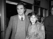 En esta foto del 23 de diciembre de 1978, Burt Reynolds y Sally Field asisten a una función de la obra "Buried Child'" del circuito off-Broadway en Nueva York. Reynolds, quien actuó en películas que incluyen "Deliverance", "Boogie Nights" y "Smokey and the Bandit", falleció, informó su agente. Tenía 82 años. (AP Foto/René Pérez, Archivo)