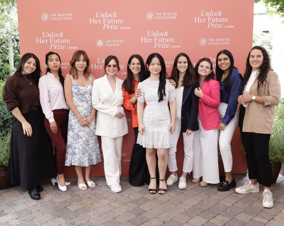 The finalists of the Unlock Her Future prize: Gabriela de Sá, Brazil (Colorar); Leydi Cruz, Bolivia (Agrimet); Florencia Sosa, Argentina (Andina); Thamires Pontes, Brazil (Phycolabs); Chantal Khoueiry; Kristal Del Valle Gomez (Young Game Changer); Valentina Agudelo, Colombia (Salva Health); Andrea Nunes, Venezuela (Easy Clean Water); Annie Rosas, Mexico (Bluekali) and Shirley Matos, Panama (Infonimados).