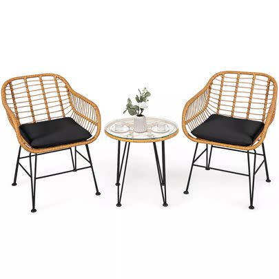 A super-chic rattan bistro furniture set