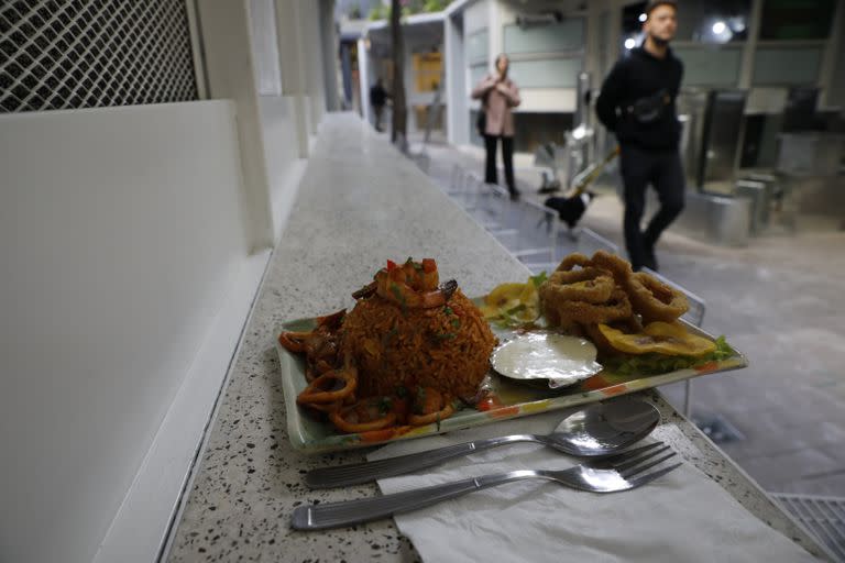 Manduca atraviesa el Paseo La Plaza desde su entrada por Corrientes y ocupa el lugar en el que hasta ahora funcionaban otros locales comerciales